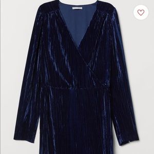 H&M long sleeve dress. Velvet. Dark blue size 4.